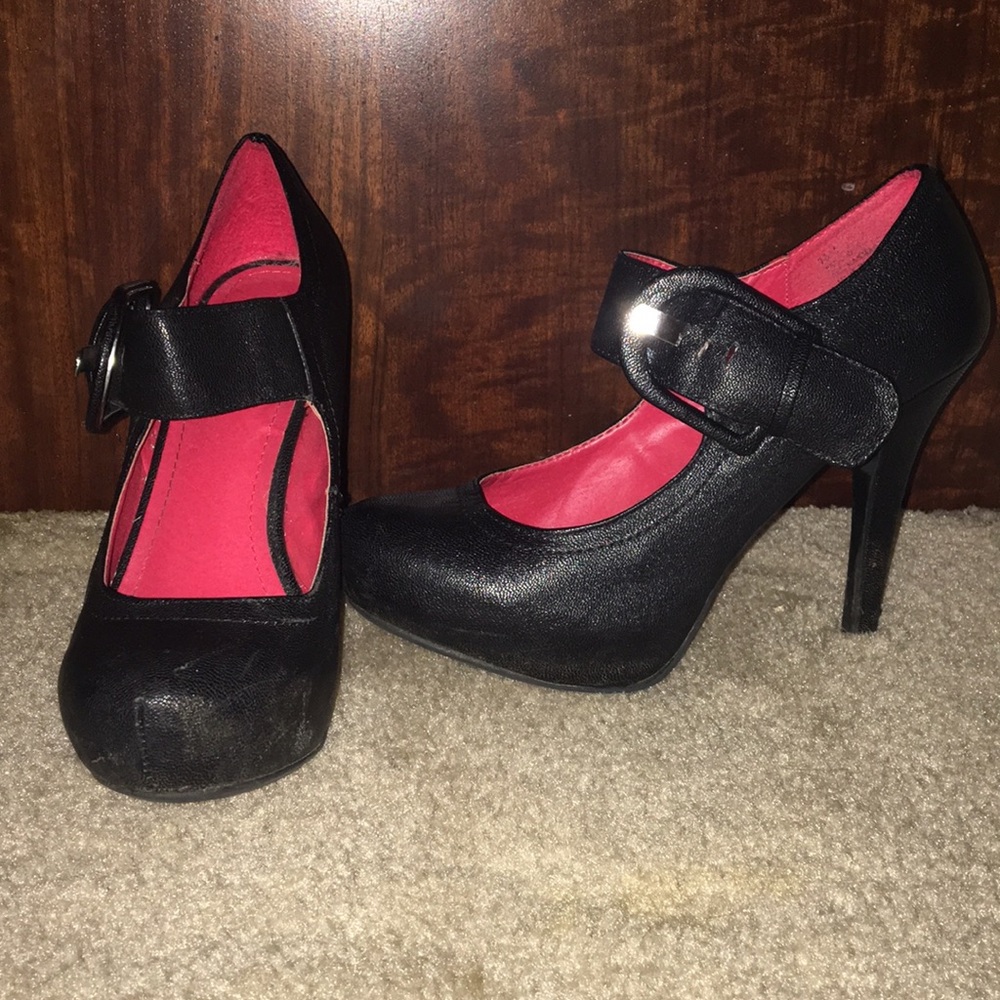 Black heels with buckle